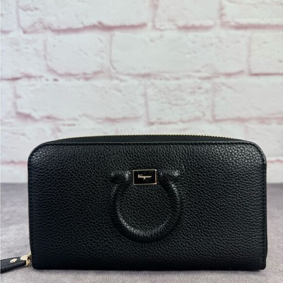 Salvatore Ferragamo Gancini City Zip Black Leather Wallet - Picture 1 of 11